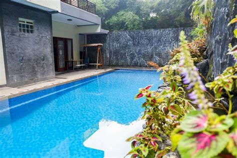 RUMAH MEWAH ADA KOLAM RENANG VIEW LEMBAH DI RESORT DAGO PAKAR BANDUNG