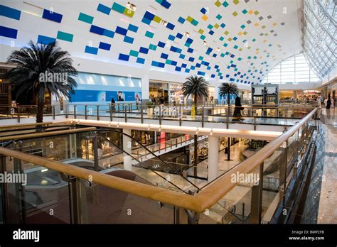 BAHRAIN CITY CENTRE SHOPPING MALL Stock Photo - Alamy