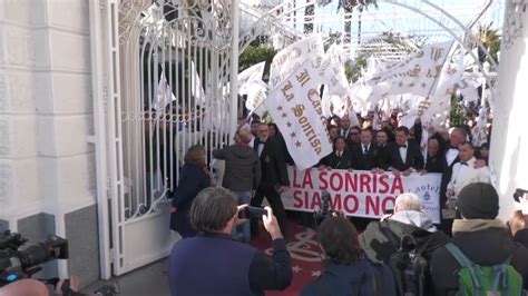 Confisca Castello Delle Cerimonie I Lavoratori In Protesta La