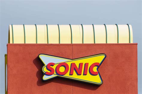 8 Best Sonic Chicken Tenders & Sandwiches to Order