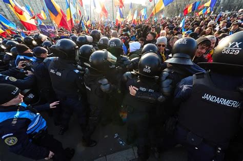 Sus In Torii Lui C Lin Georgescu Protesteaz N Bucure Ti Jandarmeria