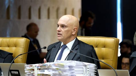 PF intima ex assessor de Moraes após vazamento de mensagens