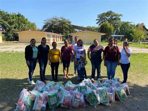 Se realiza la entrega de apoyos de despena de estímulos a la educación