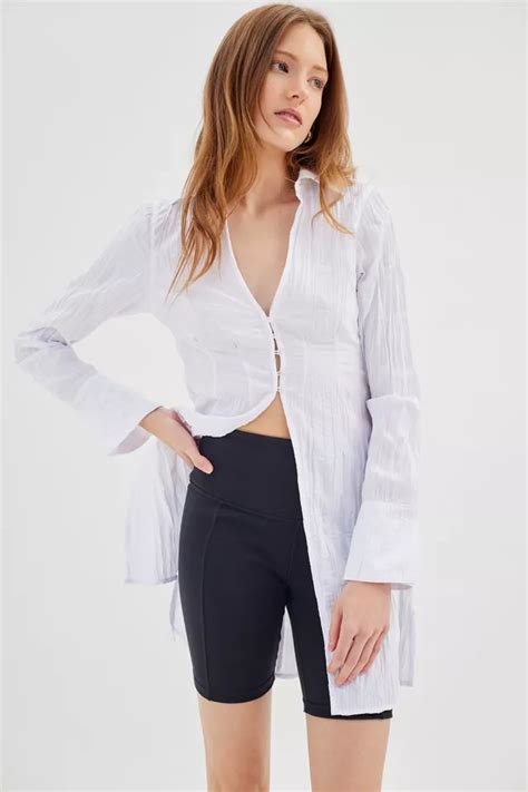 Uo Jordyn Textured Flyaway Top Urban Outfitters Canada