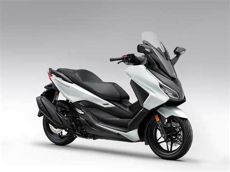 Motorrad Vergleich Honda Sw T Vs Honda Forza