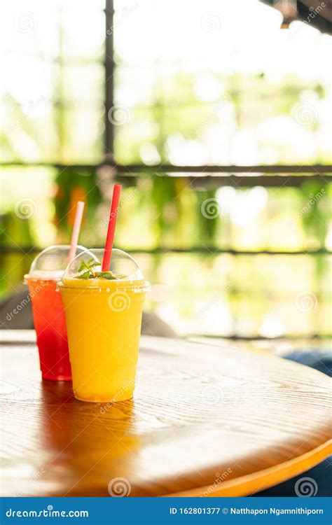 Mango Smoothies Glass In Cafe Stock Image Image Of Juice Mint 162801377