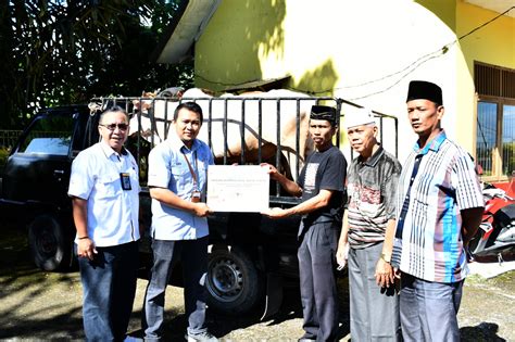 Pt Semen Padang Salurkan Bantuan Hewan Kurban