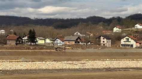 Mještani na sjeveru BiH traže novi prilaz domu zdravlja i njivama zbog