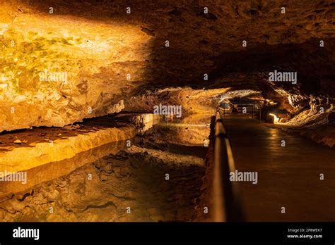 Interior View Of The Meramec Caverns At Missouri Stock Photo Alamy