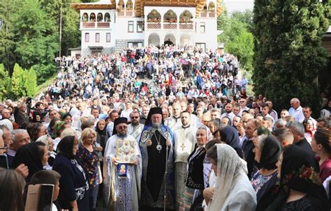 Maica Domnului ne a fost mereu ocrotitoare și mamă bună