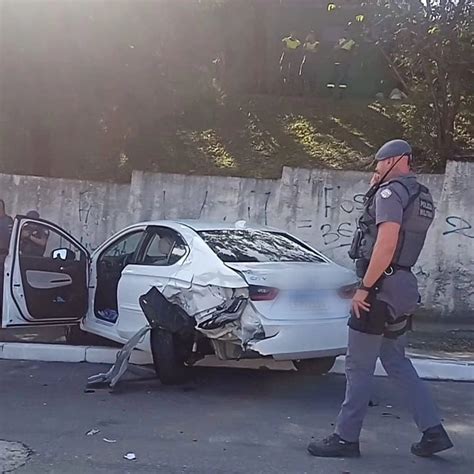 Criminosos Tentam Atropelar Policial Ap S Roubo A Resid Ncia Na Rua