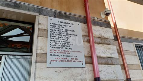 Crotone Trentatr Anni Fa Il Disastro Ferroviario Wesud