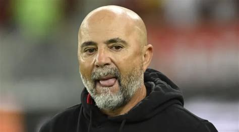 Bastidores Sampaoli vive isolamento total mas resiste à eliminação do