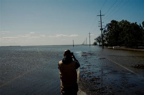 Tulare Lake Returned in the Central Valley After California Storms - The New York Times