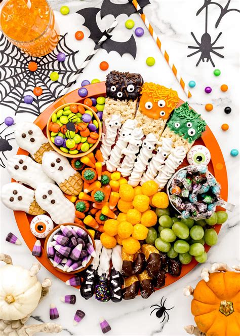 Halloween Candy Charcuterie Board {Sweet + Spooky!} | Lil' Luna