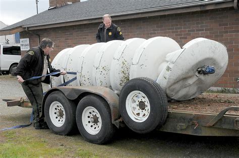 Wreck topples tsunami siren | Peninsula Daily News