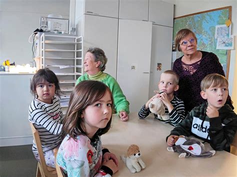 Katso kuvat | Lapset ja vanhukset kohtasivat Könönpellon koulussa ...