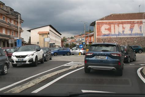 Romagnano Traffico In Tilt All Apertura Del Nuovo Store LE FOTO