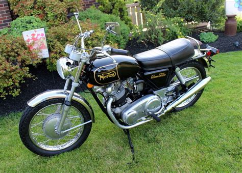 Restored Norton Commando 750 - 1972 Photographs at Classic Bikes ...