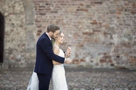 Im Schlosshof Hochzeits Fotoshoot Mit Liane Pablo 2019 Orangerie