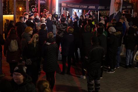 Alexander Stubb veti satamäärin ihmisiä Jyväskylän keskustaan lauantai ...