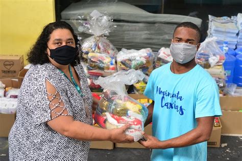 Cremerj entrega doações de alimentos por médicos a vítimas de chuva na