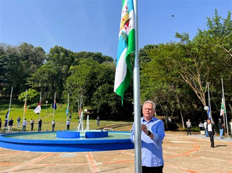 Representantes De Capivari Marcam Presença Na Inauguração Da Praça Das