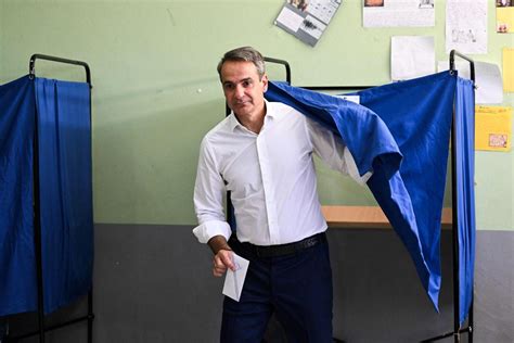 Mitsotakis Y Tsipras Votan En Las Elecciones De Grecia Fotos