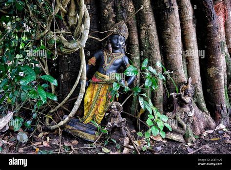 Hindu Statue Located In Front Of The Peruvaram Mahadeva Temple At North