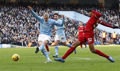 Erling Haaland tarihe geçti Liverpool puanı aldı seriye son verdi