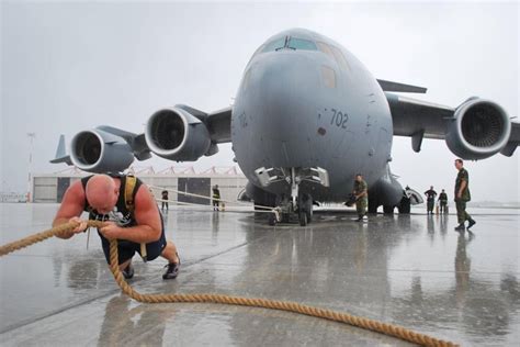 Strongman Airplane Pull World S Strongest Man Weird World Guinness