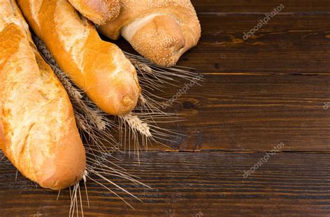 Ambachtelijke Brood Broden Met Tarwe Achtergrond Stockfoto