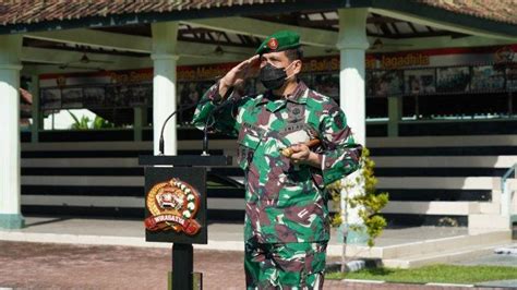 Ratusan Anggota TNI Korem 163 Wira Satya Terima Kenaikan Pangkat Dari