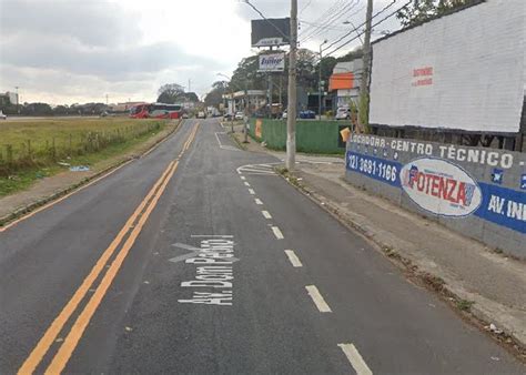 Motociclista de 19 anos bate em poste e morre em Taubaté Garupa fica