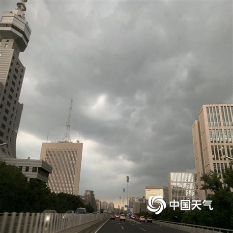 北京雷电大风冰雹暴雨四预警齐发 海淀上空乌云翻滚 图片 中国天气网