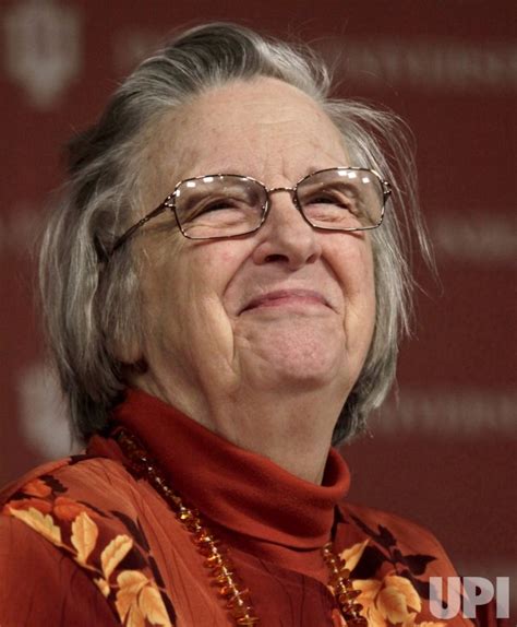 Photo Ostrom Becomes First Woman Awarded Nobel Prize In Economics Wax2009101212