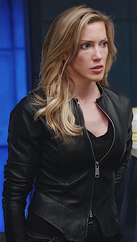 Katie Cassidy In Arrow She Looks So Hot 😍 R Katiecassidy