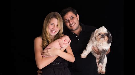 Foto Debby Lagranha Segura A Filha Maria Eduarda E O Marido Leandro