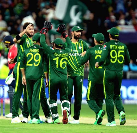 Melbourne Pakistans Shaheen Afridi Back Celebrates With Teammates