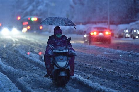 图集城事·暴雪｜傍晚版：暴雪致水陆空交通受阻，多趟高铁停运快看澎湃新闻 The Paper