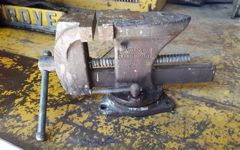 Vintage Wards Deluxe Quality Bench Vise Anvil Vise Jaws