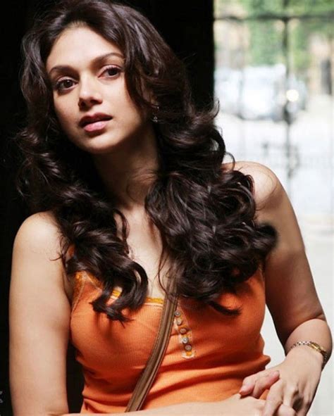 Aditi Rao Hydari Hot Stills Photo 4 Of 17