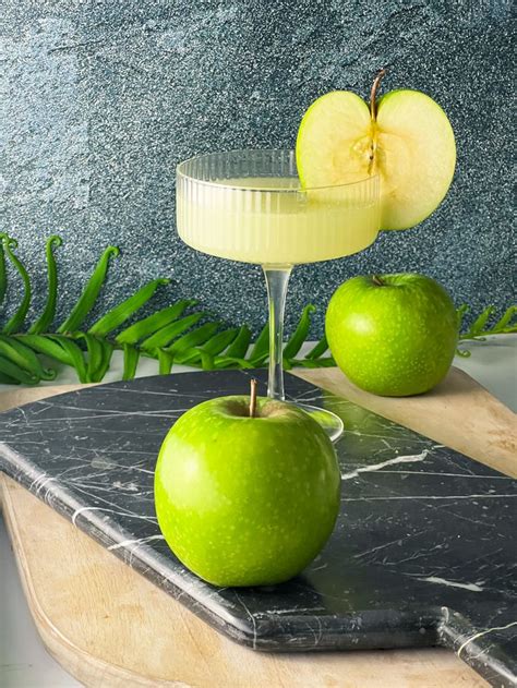 Green Apple Martini Recipe | Recipe | Green apple martini recipe, Green ...