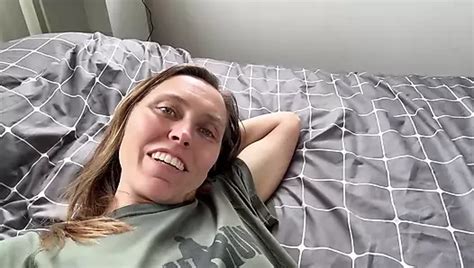 47 jährige schüchterne MILF Inge spreizt ihre Beine xHamster