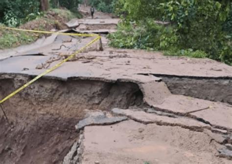 Carreteras Dañadas E Inundaciones Daños En El Territorio Nacional Por