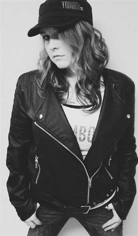 Hannah Thomas Launches Kickstarter Campaign - CURVE