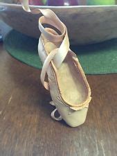 En Pointe Ballet Slipper Miniature Just The Right Shoe Raine