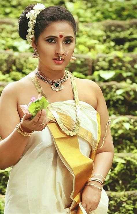 Kerala Traditional Dress Settu Mundu Beautiful Smile Women