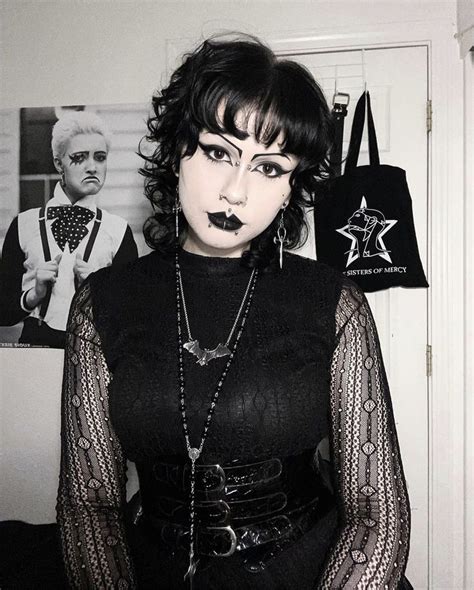 Gothshiloh On Tiktok Instagram Goth Subculture Edgy Makeup Looks