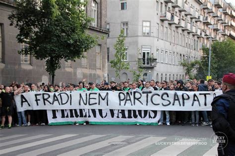 A Fidesz székház előtt készülnek tüntetni a fradisták 24 hu